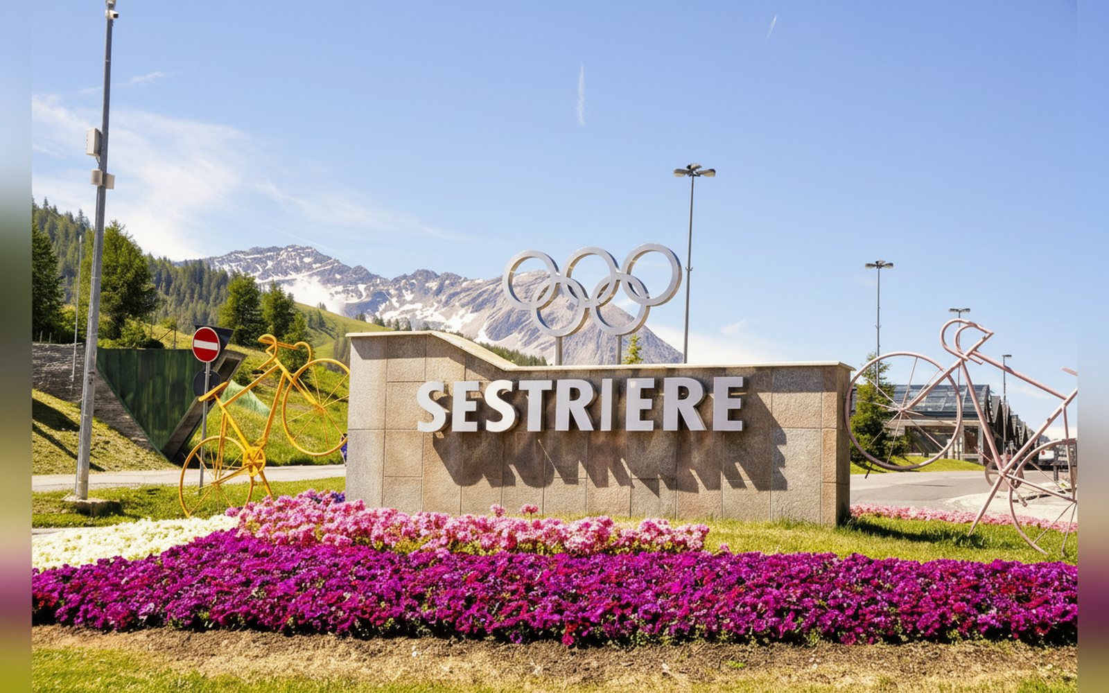 Nido di Cloe, ingresso di Sestriere con i cerchi olimpici